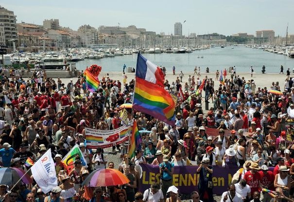 628778_des-militants-et-sympathisants-de-la-cause-homosexuelle-defilent-pour-l-europride-le-20-juillet-2013-sur-le-vieux-port-a-marseille