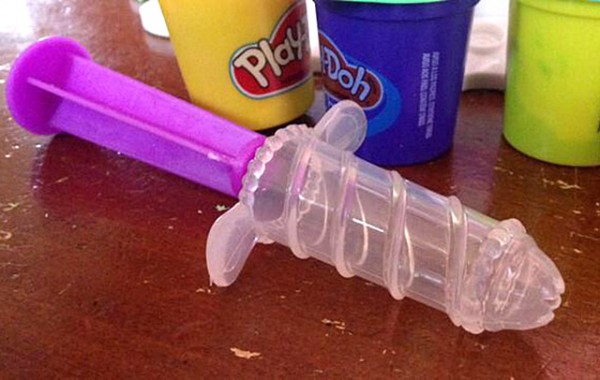 Hasbro-apologizes-for-selling-Play-doh-items-resembling-sex-toys-002