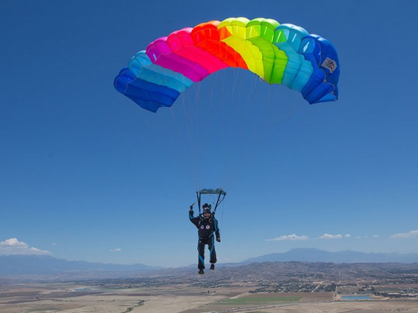 skydiving-x750