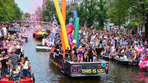 route-langs-canal-parade-in-amsterdam-autovrij