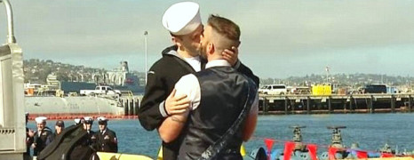 Le 1er Kiss gay de l’Histoire de la Marine