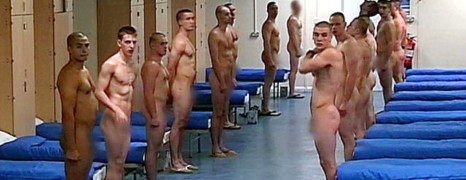 Des soldats obligés de se mettre nus !