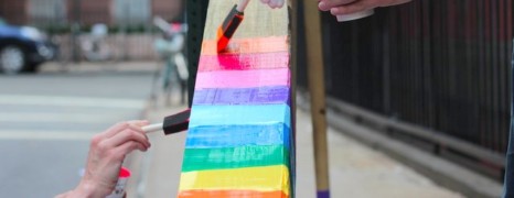 Une croix imposée à Gay Street repeinte aux couleurs LGBT