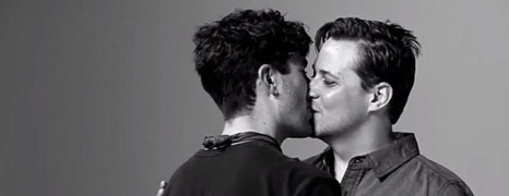 Vidéo : 20 inconnus s’embrassent pour la 1ère fois