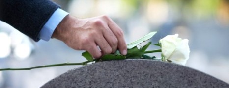 L’interdiction des soins funéraires aux personnes séropositives levée