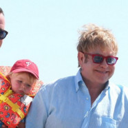 Pourquoi Elton John ne veut pas léguer sa fortune à ses enfants ?