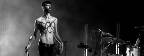 Placebo défend la cause gay en plein concert au Maroc