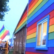 La solution d’un couple gay pour contrer leurs voisins homophobes