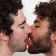 VIDEO : le plus long baiser gay !